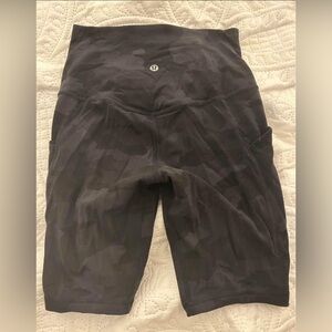 Lululemon size 4 bike shorts